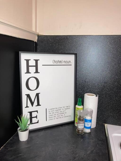 Monthly/ Weekly Discounts, Lovey Apartment! * Clydebank