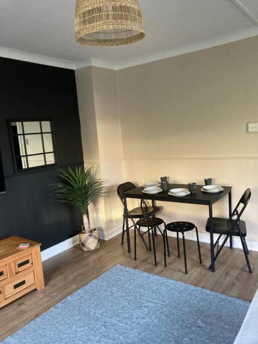 Monthly/ Weekly Discounts, Lovey Apartment! Apartment *